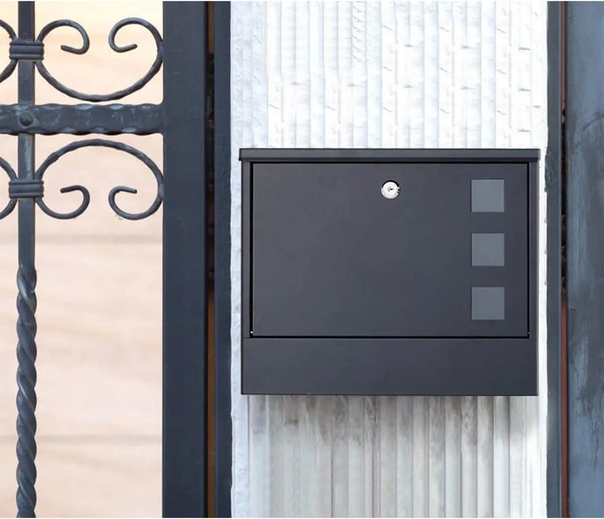 Wall Mount Mailbox with Lock